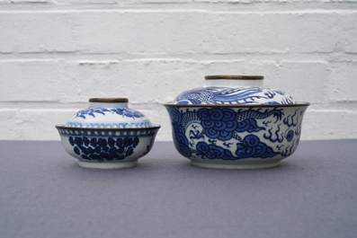 Deux bols couverts en porcelaine de Chine 'Bleu de Hue' pour le Vietnam, 19&egrave;me