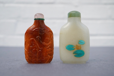 Two Chinese hardstone-embellished white jade and carved amber snuff bottles,18/19th C.