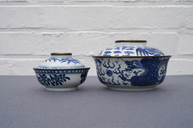 Deux bols couverts en porcelaine de Chine 'Bleu de Hue' pour le Vietnam, 19&egrave;me