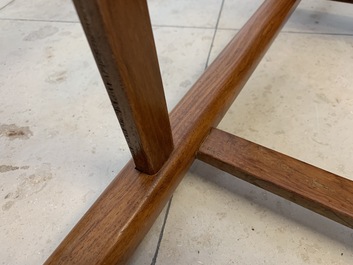 Une paire de chaises chinoises en bois huanghuali, R&eacute;publique, 20&egrave;me