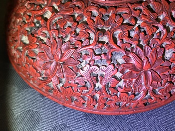 A Chinese cinnabar lacquer box and cover with floral design, 18/19th C.