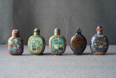 Ten Chinese cloisonn&eacute; snuff bottles, 19/20th C.