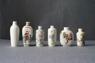 Douze tabati&egrave;res en porcelaine de Chine famille rose et verte, 19/20&egrave;me