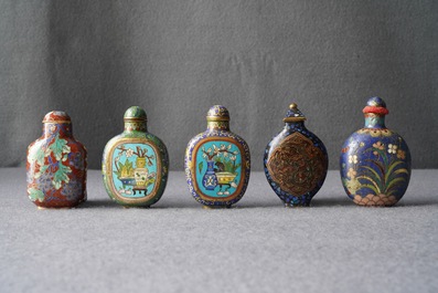 Ten Chinese cloisonn&eacute; snuff bottles, 19/20th C.