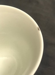 Une tasse &agrave; vin en porcelaine de Chine famille verte, Kangxi