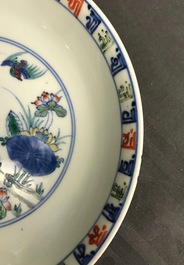 Une paire d'assiettes en porcelaine de Chine doucai, marque de Chenghua, 18&egrave;me