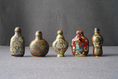 Ten Chinese cloisonn&eacute; snuff bottles, 19/20th C.