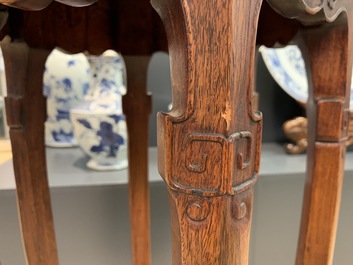 A Chinese wooden stand with marble top, 19/20th C.