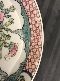 Une tasse et soucoupe en porcelaine de Chine famille rose coquille d'oeuf, Yongzheng