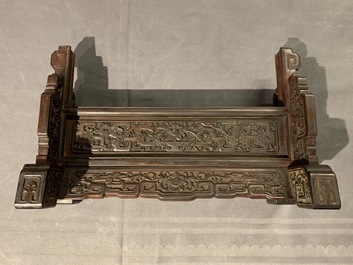 A Chinese carved pale celadon jade and hardwood table screen, 19/20th C.