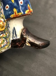 Een polychrome Delftse 'Bobbejak' tafelfontein met getorst oor, 18e eeuw