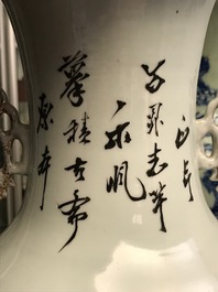 Deux vases en porcelaine de Chine famille rose et un en bleu et blanc sur fond c&eacute;ladon, 19/20&egrave;me