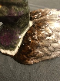 Une terrine couverte en forme de canard en porcelaine de Meissen, Allemagne, 18&egrave;me