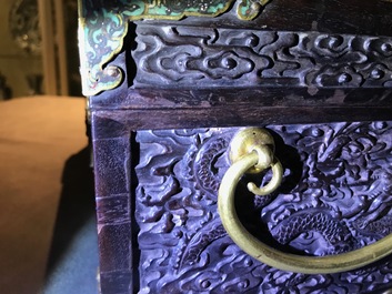 Een Chinees rechthoekig zitan houten kist met cloisonn&eacute; monturen en vergulde bronzen handgrepen, Qing