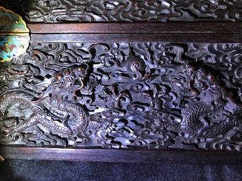 Een Chinees rechthoekig zitan houten kist met cloisonn&eacute; monturen en vergulde bronzen handgrepen, Qing