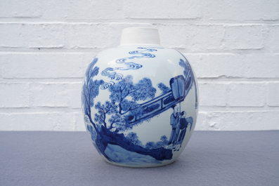 Een Chinese blauw-witte gemberpot met verguld deksel, Jiajing merk, Kangxi