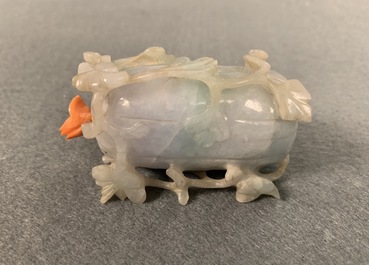 Three Chinese jade snuff bottles with coral stoppers, 19/20th C.