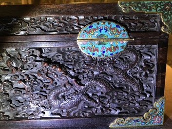 Een Chinees rechthoekig zitan houten kist met cloisonn&eacute; monturen en vergulde bronzen handgrepen, Qing