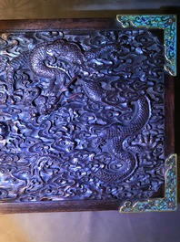 Een Chinees rechthoekig zitan houten kist met cloisonn&eacute; monturen en vergulde bronzen handgrepen, Qing