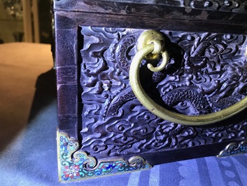 Een Chinees rechthoekig zitan houten kist met cloisonn&eacute; monturen en vergulde bronzen handgrepen, Qing