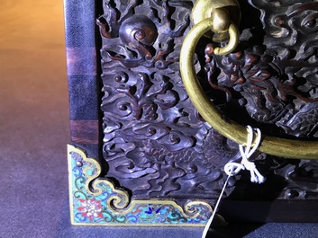 Een Chinees rechthoekig zitan houten kist met cloisonn&eacute; monturen en vergulde bronzen handgrepen, Qing