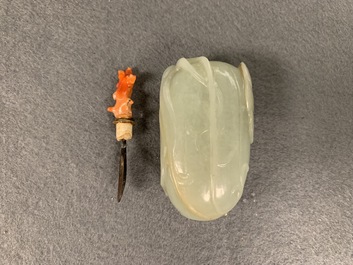 Three Chinese jade snuff bottles with coral stoppers, 19/20th C.