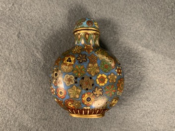 Ten Chinese cloisonn&eacute; snuff bottles, 19/20th C.