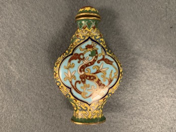 Ten Chinese cloisonn&eacute; snuff bottles, 19/20th C.