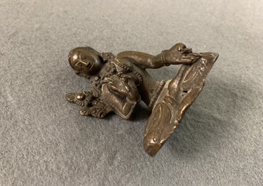 Cinq objets votives bouddhistes en bronze, Tibet et N&eacute;pal, 18/19&egrave;me