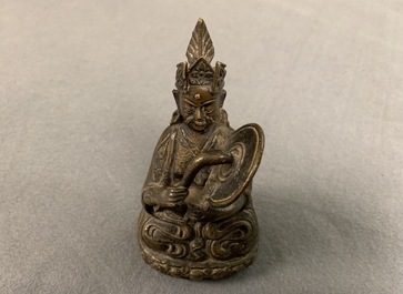 Cinq objets votives bouddhistes en bronze, Tibet et N&eacute;pal, 18/19&egrave;me