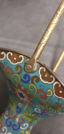 Een Chinese cloisonn&eacute; rouleau vaas en vier jardini&egrave;res, 19/20e eeuw