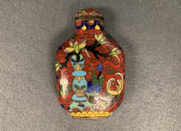 Tien Chinese snuifflessen in cloisonn&eacute;, 19/20e eeuw