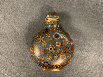 Ten Chinese cloisonn&eacute; snuff bottles, 19/20th C.