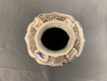 Un vase couvert en porcelaine de Chine famille verte, Kangxi