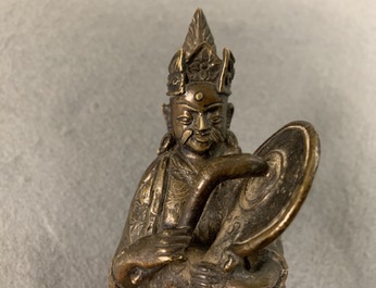 Cinq objets votives bouddhistes en bronze, Tibet et N&eacute;pal, 18/19&egrave;me