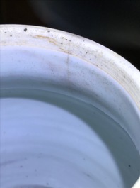 Un vase en porcelaine de Chine wucai &agrave; d&eacute;cor de vases dans un jardin, &eacute;poque Transition