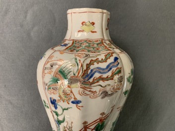 Un vase couvert en porcelaine de Chine famille verte, Kangxi