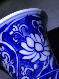 Zes kleine Chinese blauw-witte vazen, Kangxi