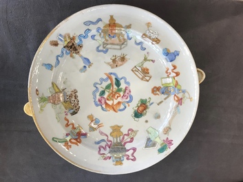 Een 9-delig Chinees famille rose servies met kostbaarhedendecor, Jiaqing/Daoguang