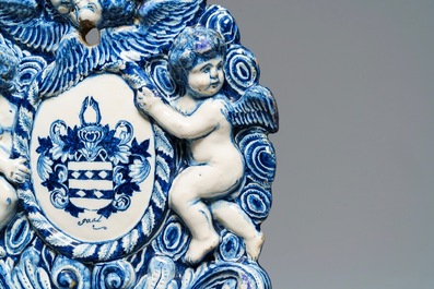 Een grote blauw-witte Delftse wapenplaquette met reli&euml;fdecor, begin 18e eeuw