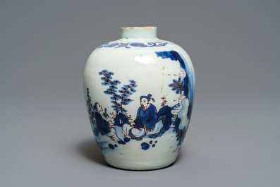 Een fijn blauw-wit en mangaan Delfts chinoiserie vaasje met een olifant, 2e helft 17e eeuw