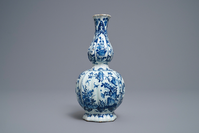 A ribbed Dutch Delft blue and white double gourd vase, early 18th C.