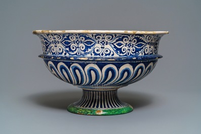 A large Italian maiolica footed bowl with Amor, Montelupo or Caffagiolo, 1st half 16th C.