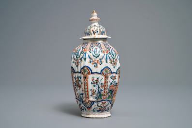 A fine Dutch Delft cashmere palette vase and cover, 17/18th C.