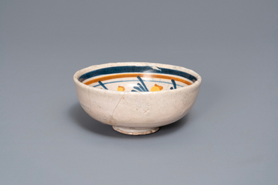 A polychrome Dutch maiolica bowl, early 17th C.