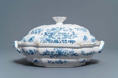 A blue and white Brussels faience tureen and cover, 18th C.