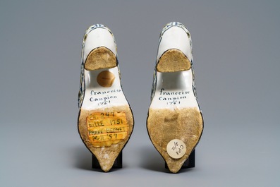 Une paire de souliers en fa&iuml;ence polychrome de Lille, France, dat&eacute;e 1751