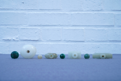 Vier Chinese snuifflessen in witte en celadon jade, 19/20e eeuw