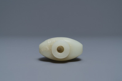 A Chinese pale celadon jade snuff bottle, 19th C.