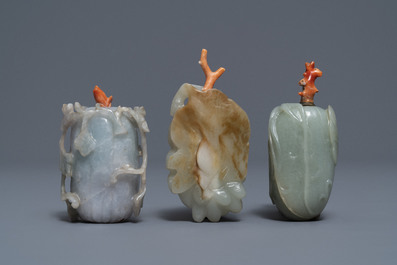 Three Chinese jade snuff bottles with coral stoppers, 19/20th C.